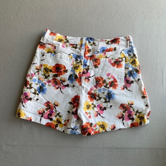 Gloria Vanderbilt Floral Shorts - Picture 2 of 7